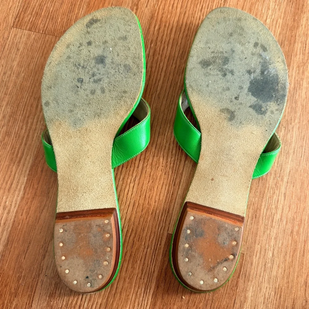 Vintage Y2K Andre Green Leather Flat Thong Sandals